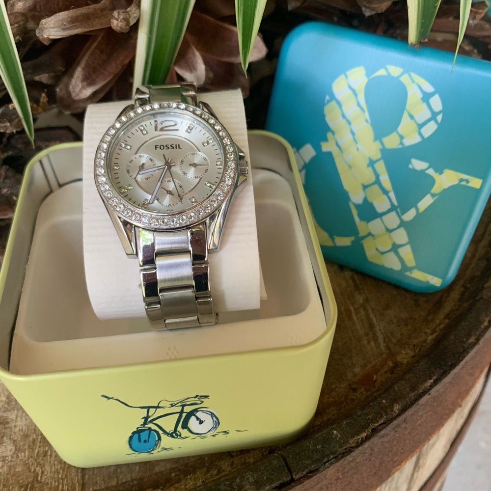 Fossil watch w/rhinestone bezel, stainless steel, needs new battery.